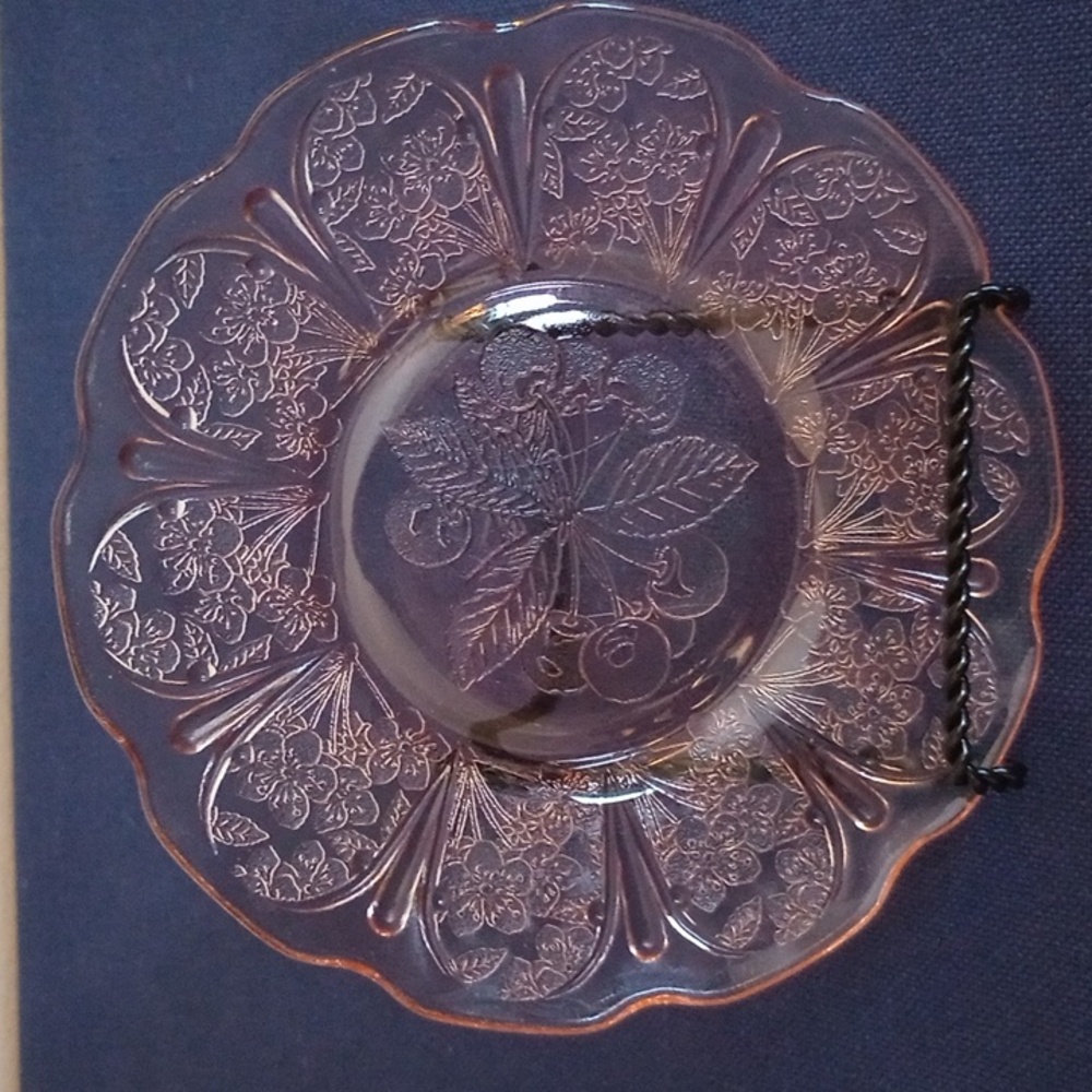 JEANNETTE PRESSED GLASS LUNCHEON OR SNACK PLATE, PATTERN CHERRY BLOSSOM